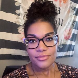 Meet your Posher, Elethia